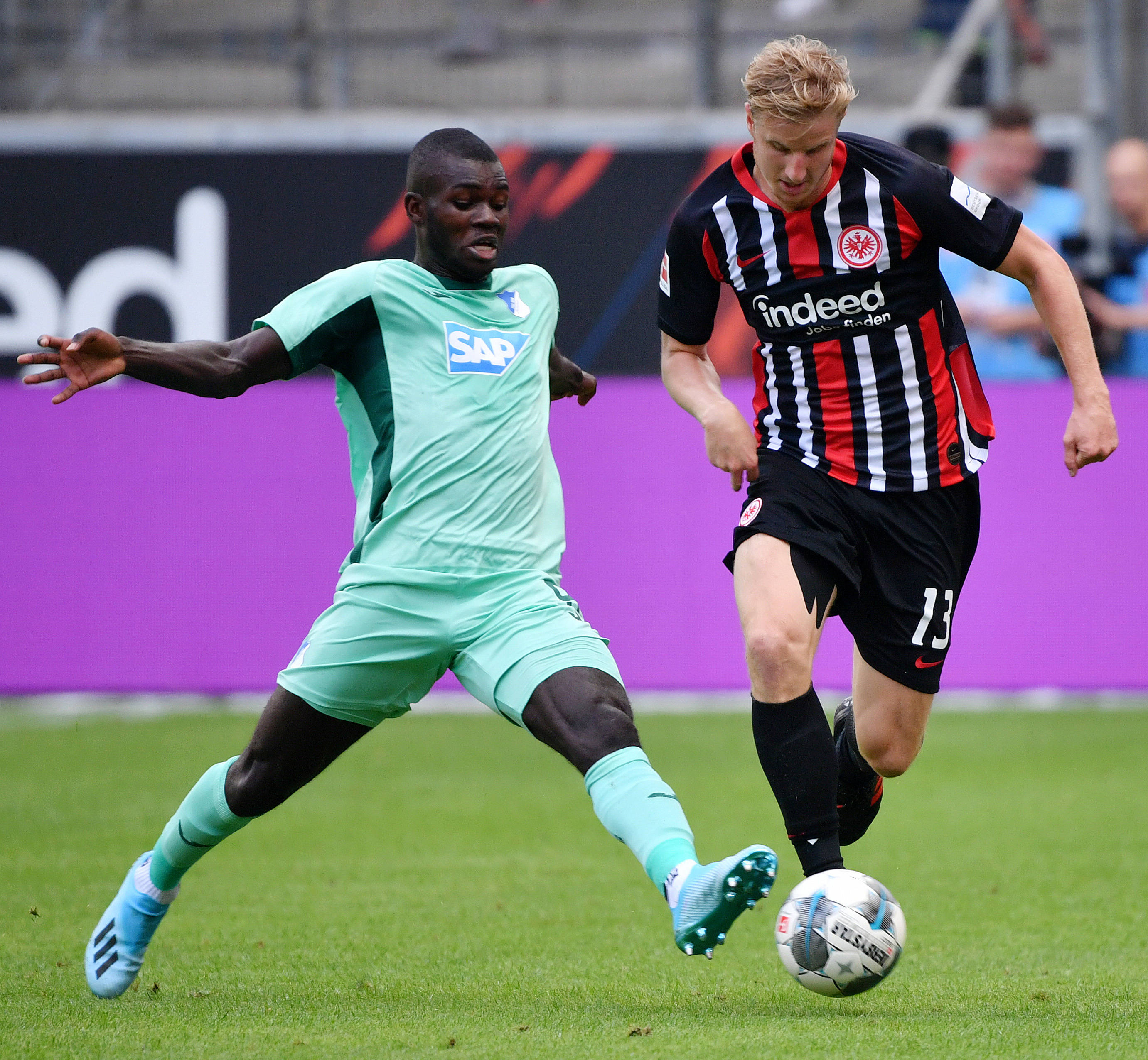 包含霍芬海姆门将接连连场零封助球队保级关键的词条