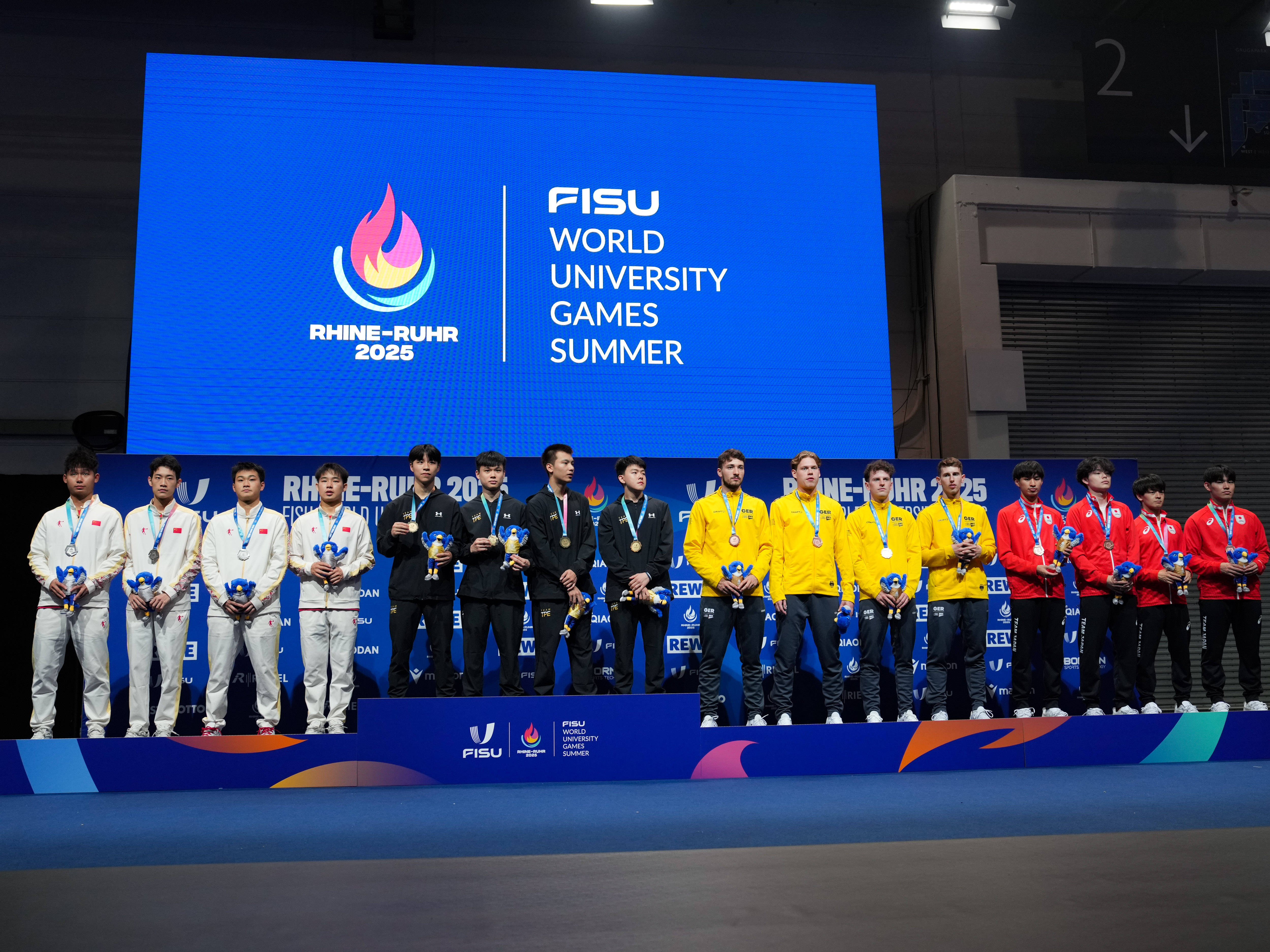 开云平台-乒乓球比赛中，韩国男队夺得团体银牌