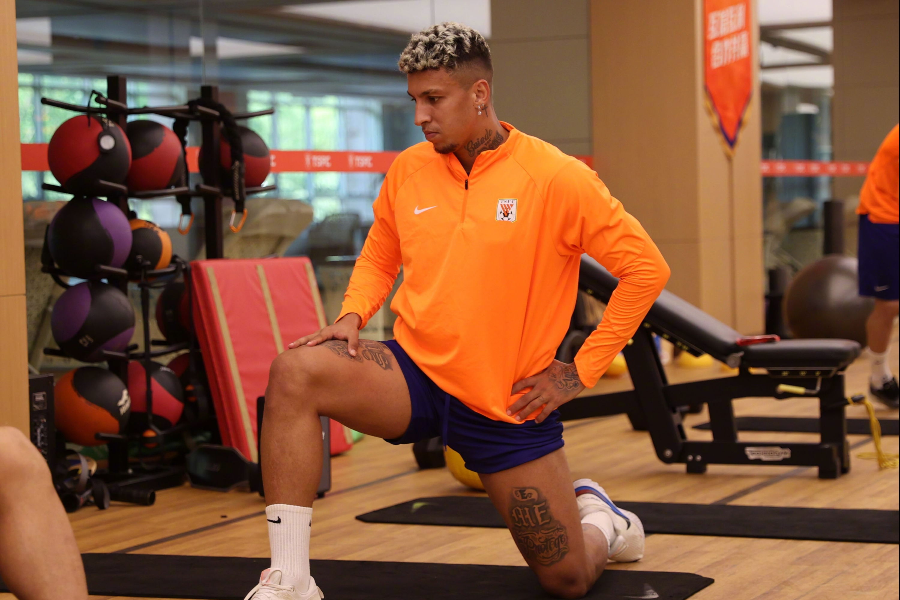 开云体育下载-球员在场上表现出无与伦比的个人能力