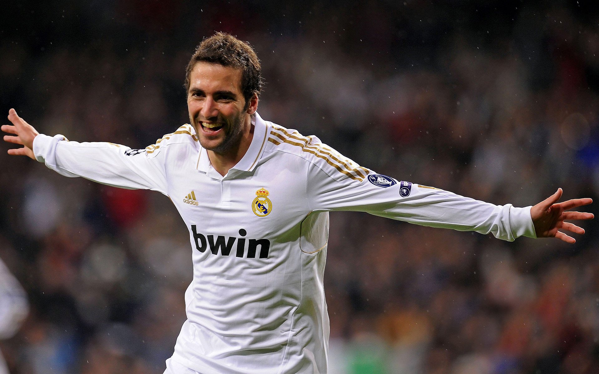 当足球与F1在奇迹线上交汇,卡塔尔粉碎巴萨,卢卡库在巴林接管赛道