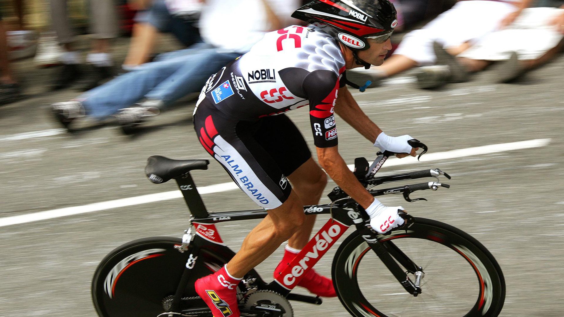 开云体育下载-冰封高原的火焰，米切尔在新疆队对阵掘金中的制胜传奇